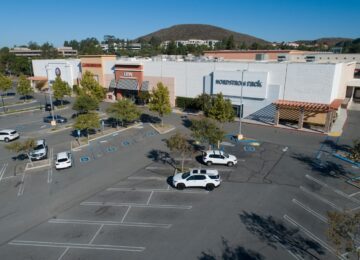 172,000 SF: Retail Center Trades Hands